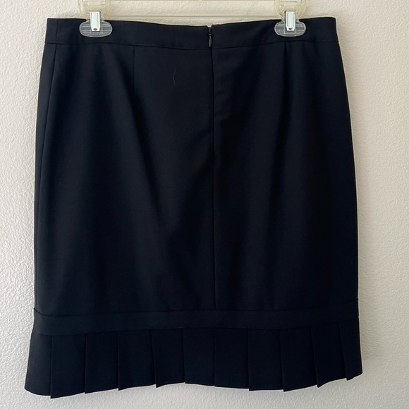 Express Black Skirt With Pleated Bottom Lined Zip Back Size 6 - Picture 3 of 5